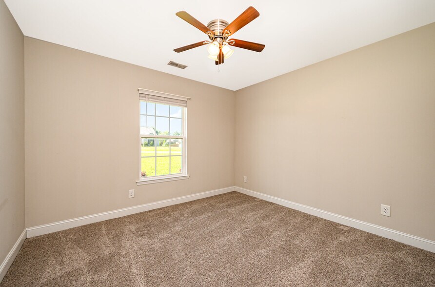 Building Photo - 3200 Silver Fox Cir