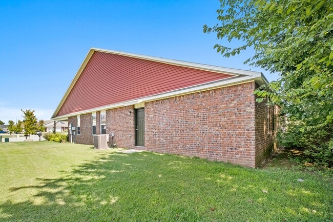 Building Photo - Beautiful and Spacious Home!