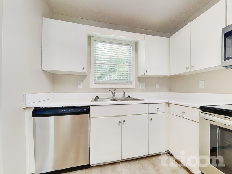 Building Photo - 113 Ivy Brook Dr