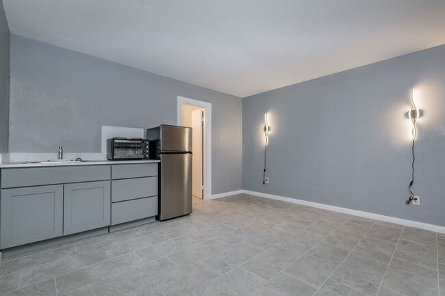 Building Photo - La Luna Luxury Suites