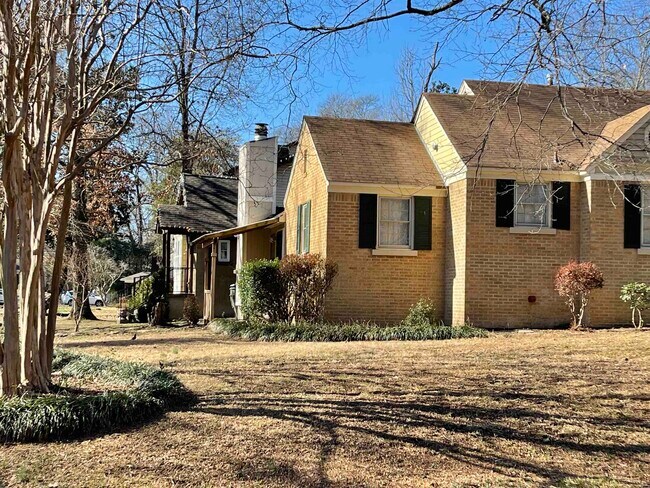 Building Photo - 885 Echles St