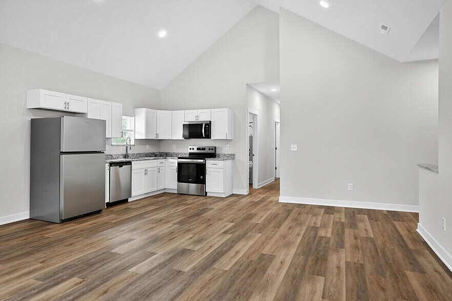 Building Photo - 3955 Rookwood Ave