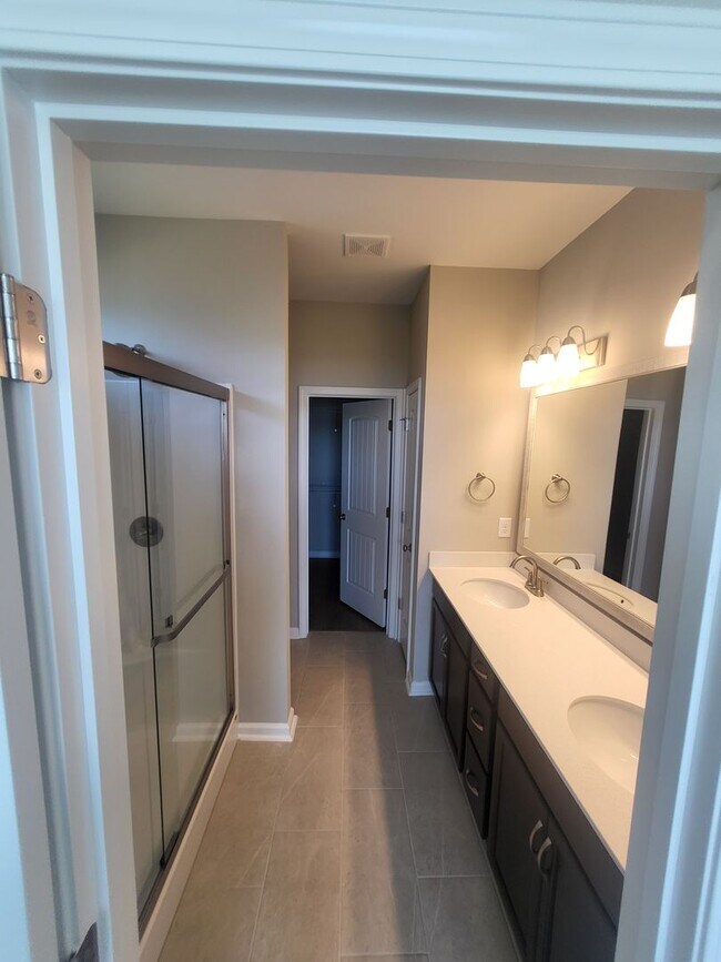 Building Photo - Beautiful New Build 3 Bedroom Home