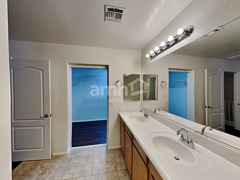 Building Photo - 10131 E Isleta Ave