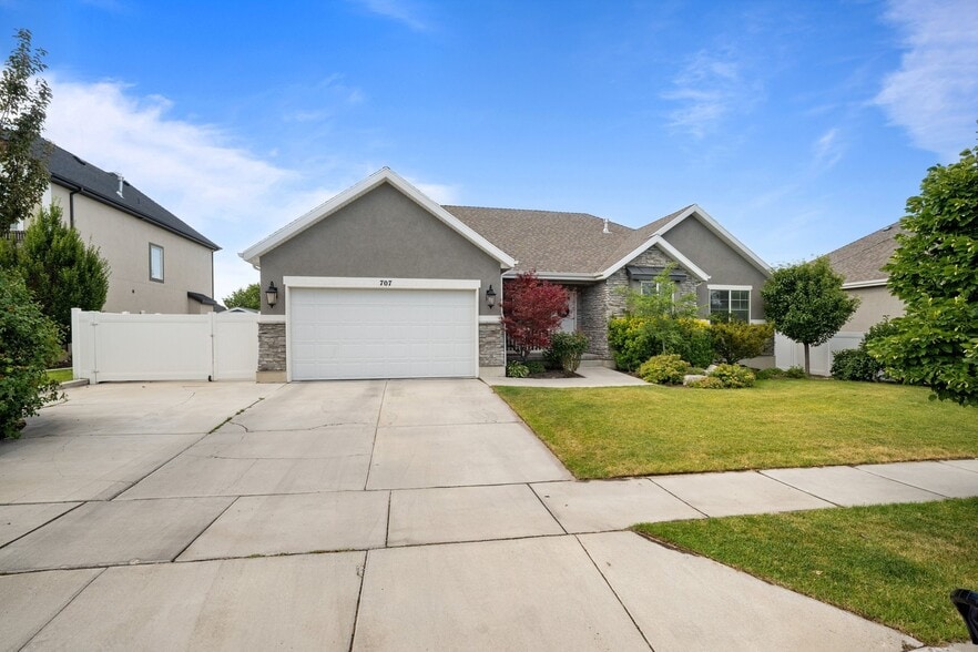 Building Photo - 707 W Ridgeline Dr