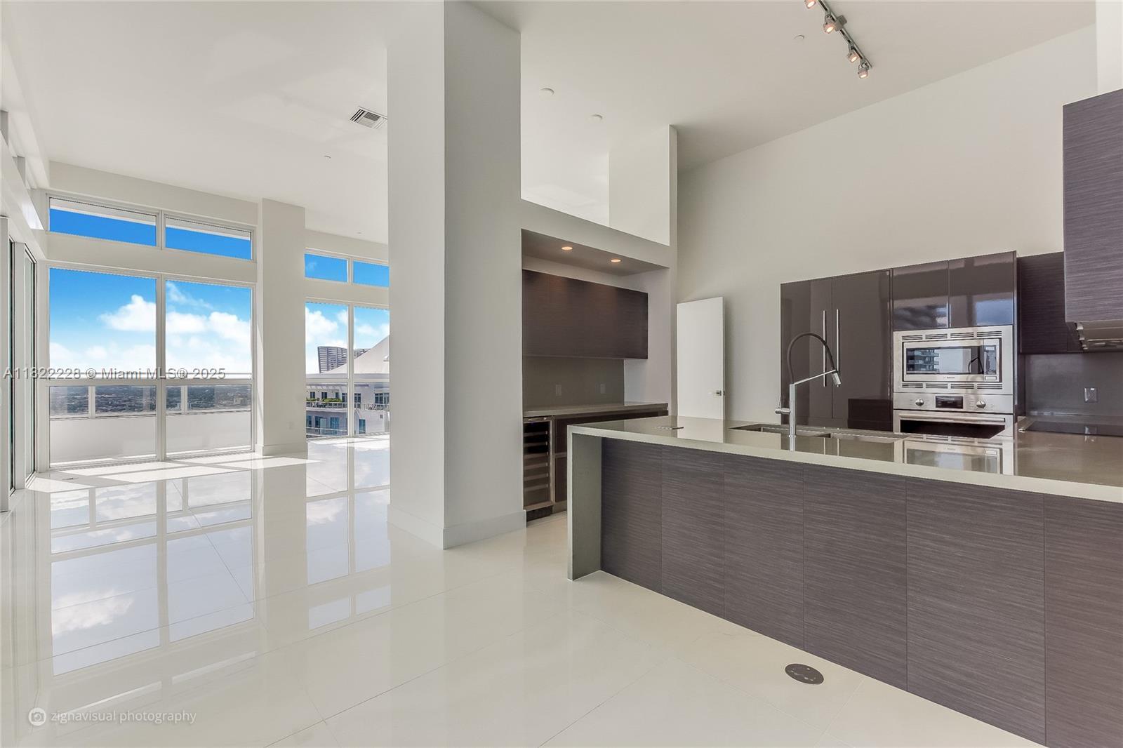 Building Photo - 1080 Brickell Ave