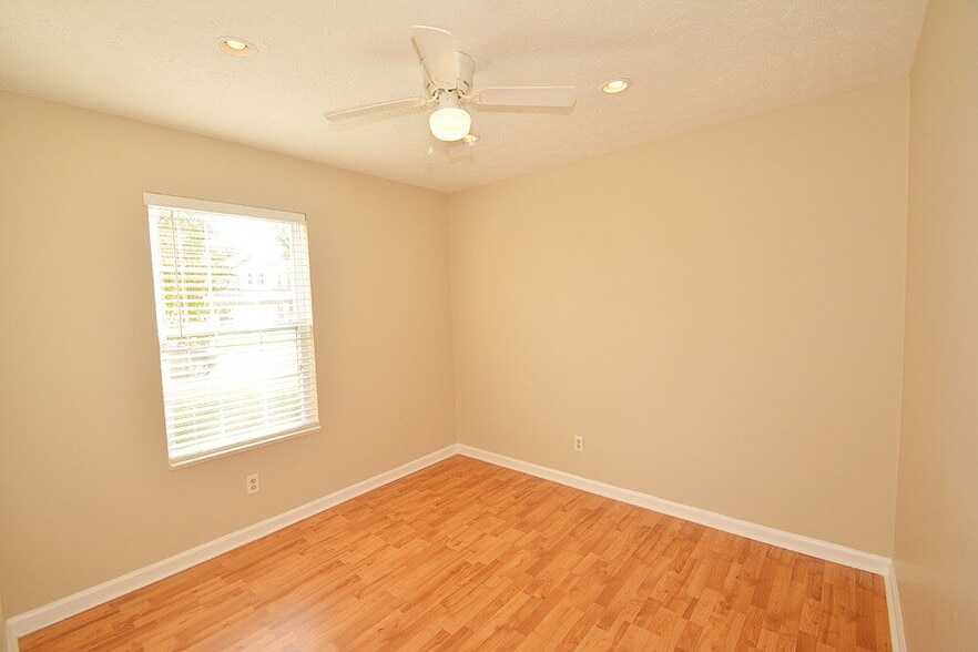 Building Photo - 5842 Kiah Ct