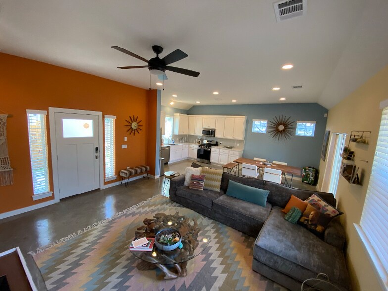 Building Photo - 2700 Francisco St