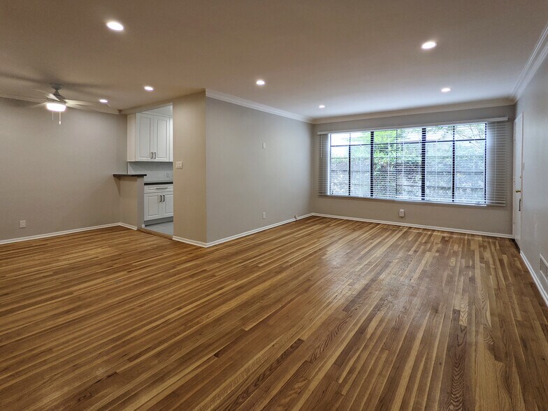 Building Photo - 458 S Oakhurst Dr