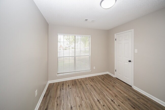 Building Photo - 5411 Corner Oak Dr