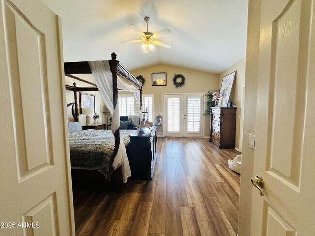 Building Photo - 727 W Mendoza Cir