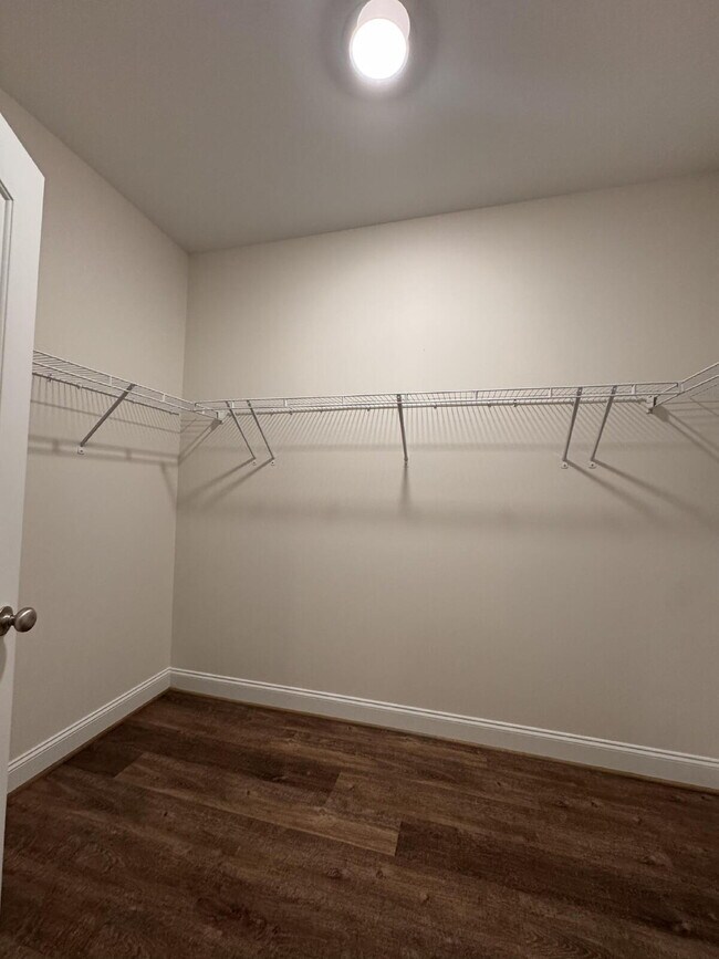 Building Photo - Modern 4-Bed, 3.5-Bath Home in Travelers R...
