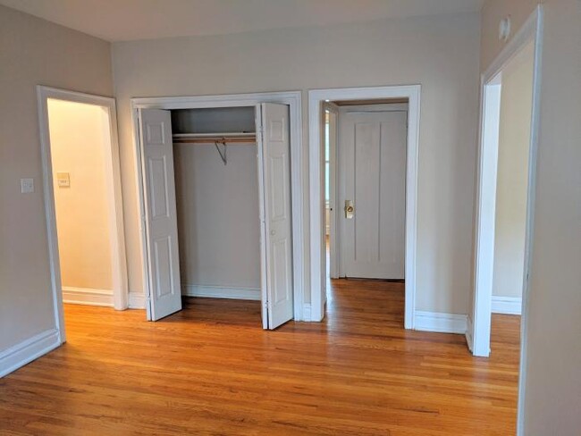 Building Photo - 1 bedroom in Evanston IL 60202