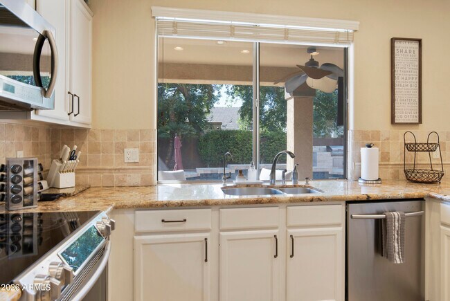 Building Photo - 6419 E Betty Elyse Ln