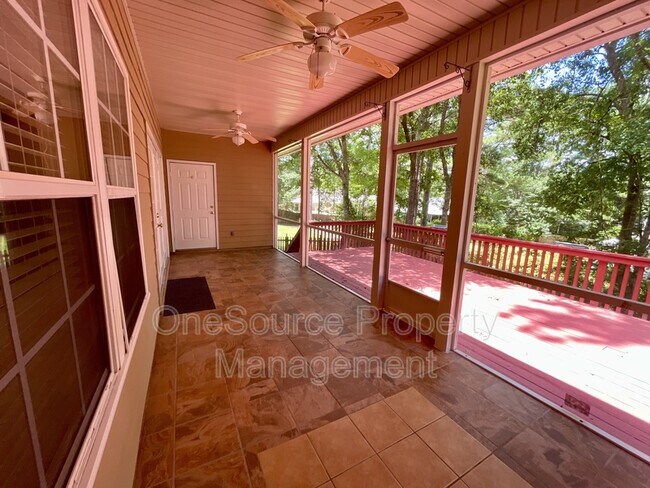 Building Photo - 979 Watersview Dr
