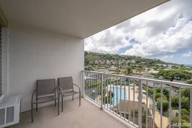 Building Photo - Fully Remodeled 1BR/1BA/1PKG Unit in Waialae Gardens (Kahala)