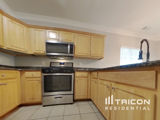 Building Photo - 204 Cole Ct