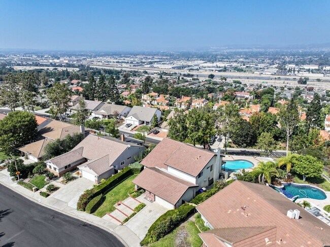 Building Photo - 5BR; 3BA Pool Home with Stunning Views in ...