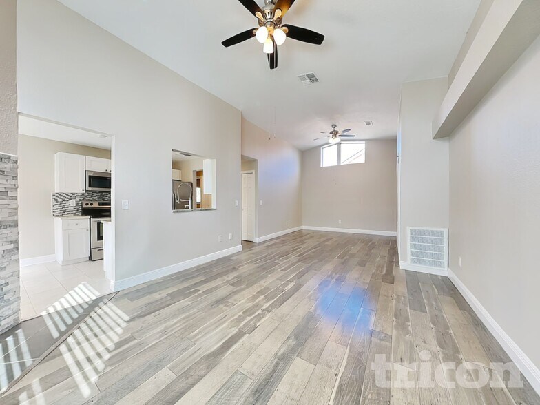 Building Photo - 4651 W Eastwind Dr