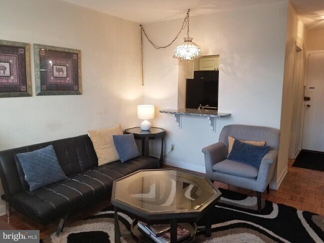 Building Photo - 1121 Arlington Blvd