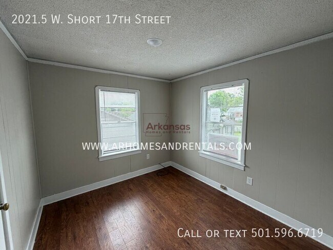 Building Photo - 2021.5 W Short 17th St