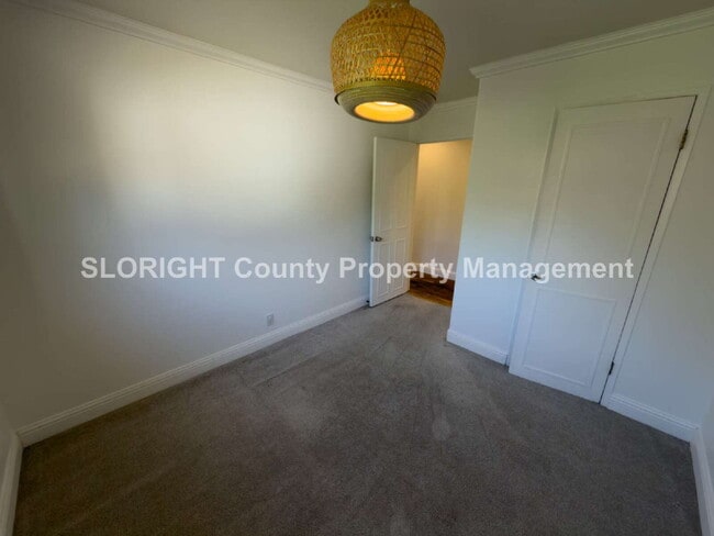 Building Photo - AVAILABLE NOW - Spacious Home in Laguna Lake - 4 Bed / 2 Bath