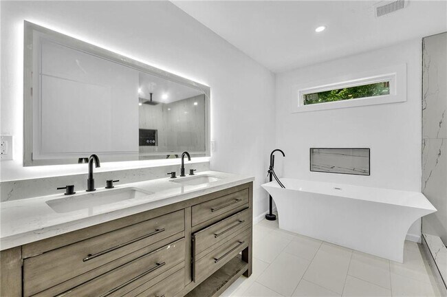 Building Photo - 388 Sargent Dr SE