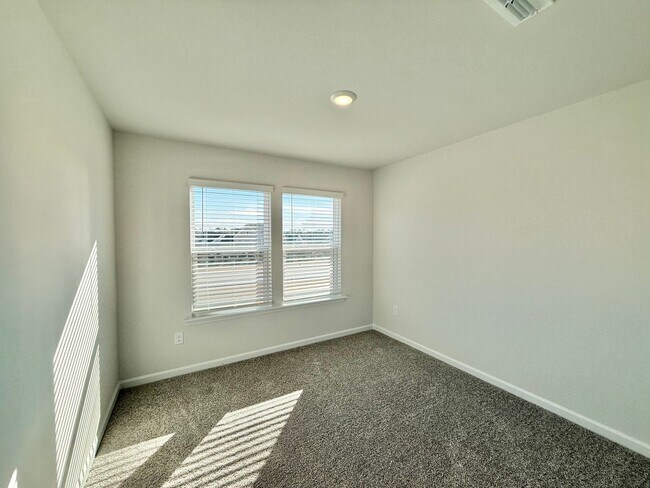 Building Photo - Stunning New Construction 4BD, 3.5BA Apex Townhome with a 2-Car Garage in a Prime Location Near T...