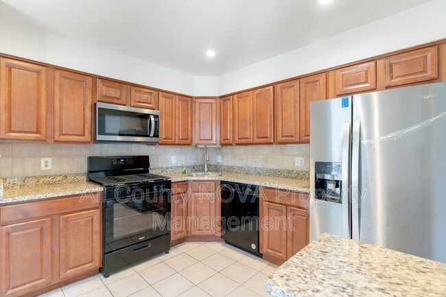 Building Photo - 7826 Fordson Rd