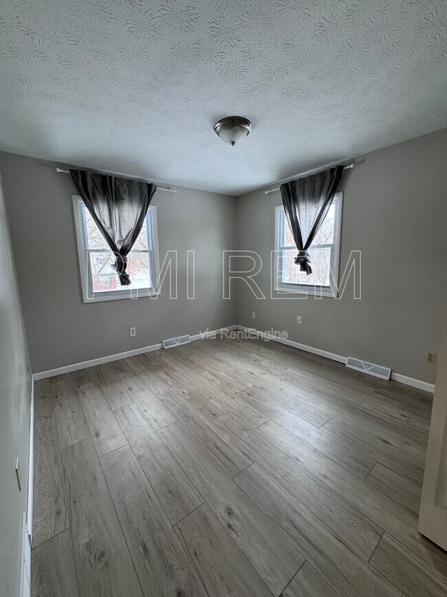 Building Photo - 782 Akron Blvd