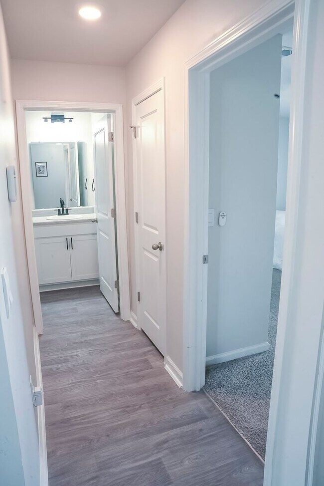 Building Photo - Upgraded 3 Bed, 2 Bath Pet-Friendly Home w...