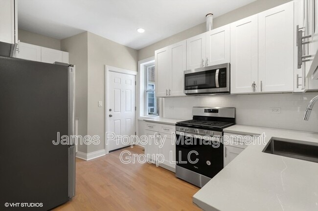 Building Photo - 5816 N Ridge Ave