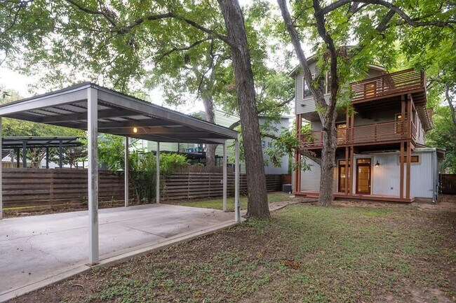 Building Photo - 610 W Live Oak St