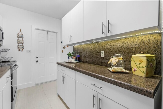 Building Photo - 2600 S Ocean Dr