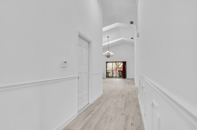 Building Photo - 7619 Silver Woods Ct