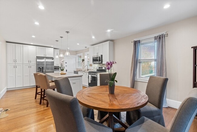 Primary Photo - 14 Hood St