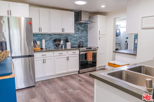 Building Photo - 346 Laveta Terrace