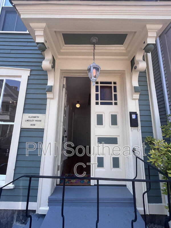 Building Photo - 32 Starr St