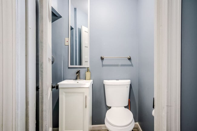 Building Photo - 176 Grand Ave