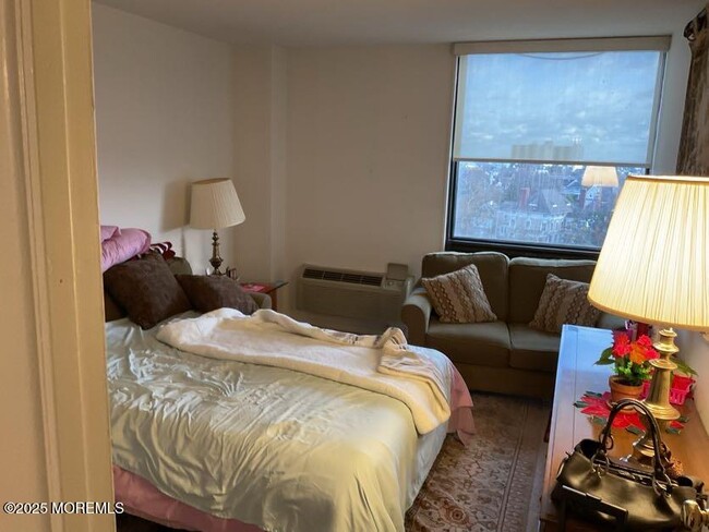 Building Photo - 1 Channel Dr