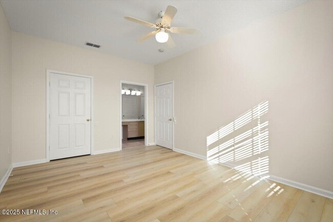 Building Photo - 10550 Baymeadows Rd