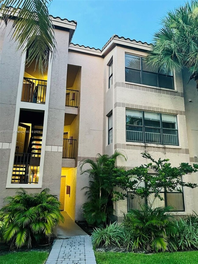 Building Photo - 2846 S University Dr