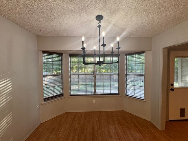 Building Photo - 3009 S Dogwood Pl