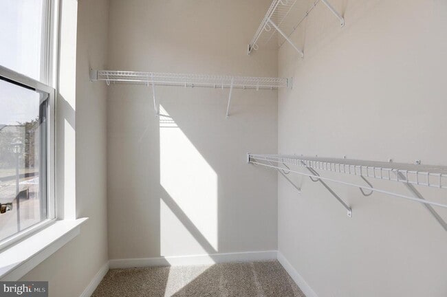 Building Photo - 43798 Middleway Ter