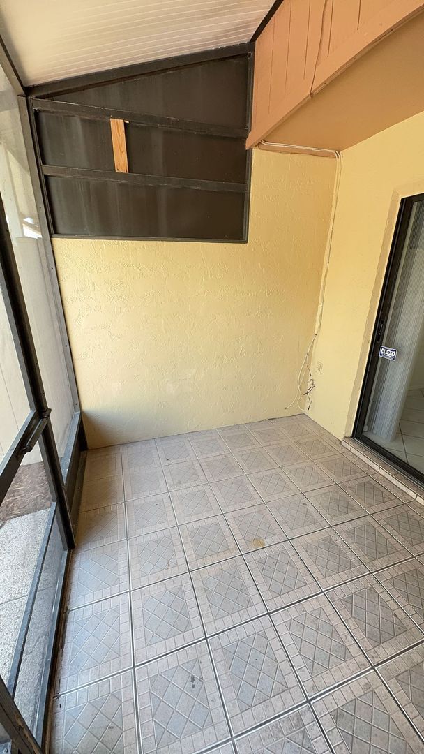 Building Photo - Newly renovated 2 bedroom Townhouse for Re...