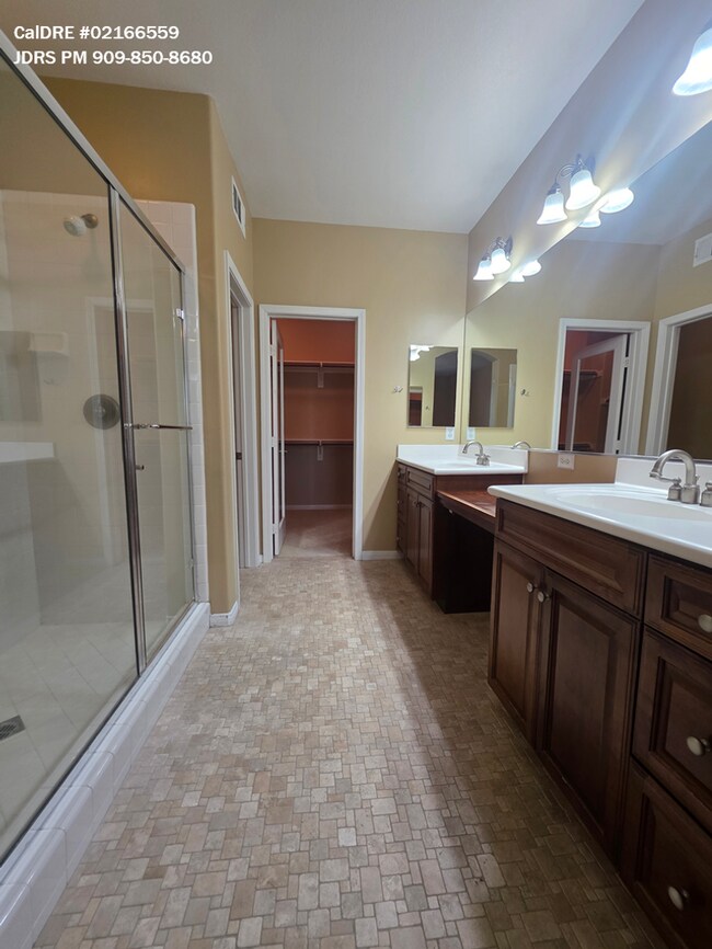 Building Photo - Irvine 4 Bedroom Home