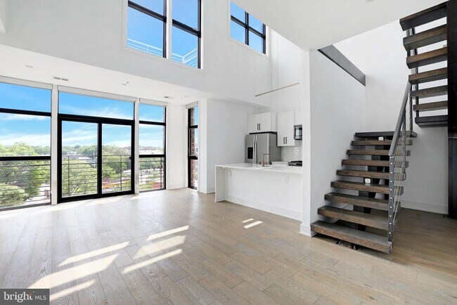 Building Photo - 1402 H St NE