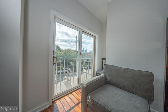 Building Photo - 601 Poplar St