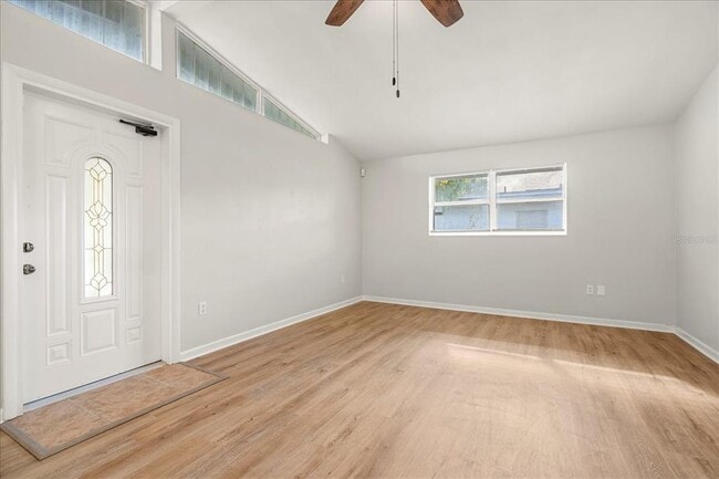 Building Photo - 1104 W Hillcrest Dr