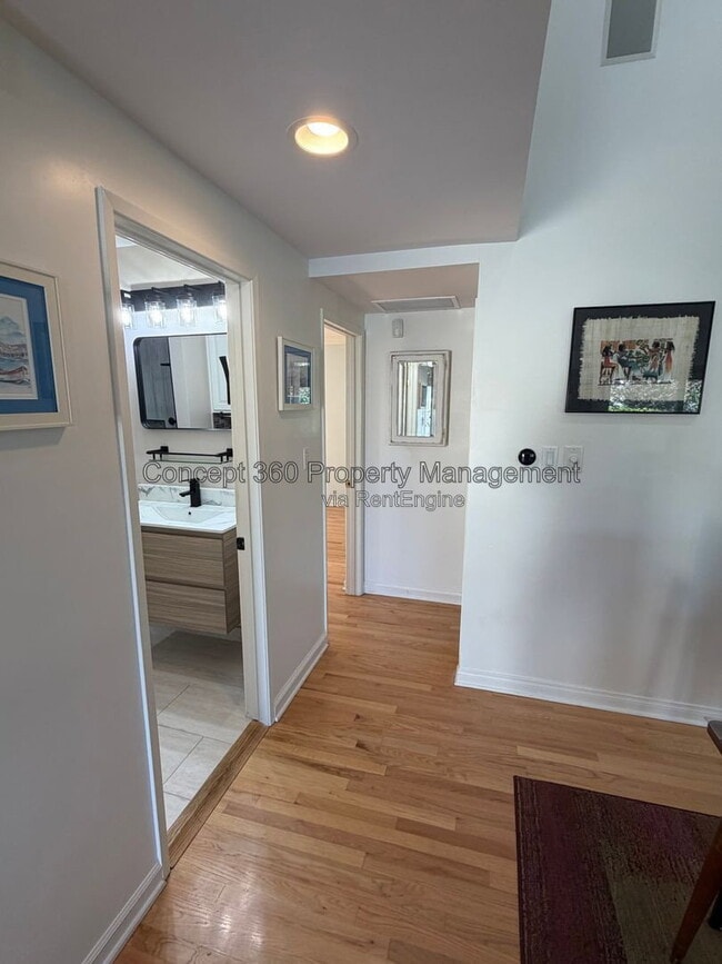 Building Photo - 237 Novara Dr